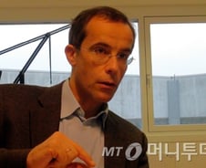 "전자 위탁생산은 인건비 싸움? 모르는 소리"