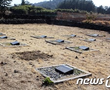 [단독]김정은 외할아버지 묘, 보도 하루만에 사라져
