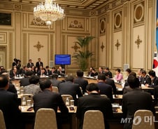 내달 "지역경제 활성화" 대책 발표..오비이락?