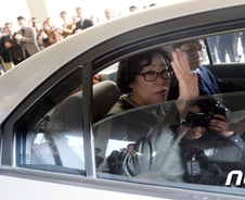 [현장클릭]늦은 퇴임식, 웃지 않은 윤진숙