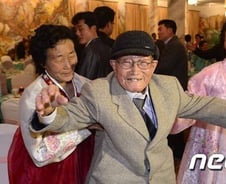 1차 이산상봉 이틀째, 못다한 이야기 이어가(종합)