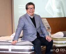 "직원 채용면접도 직접..17년 전문경영인의 노하우"