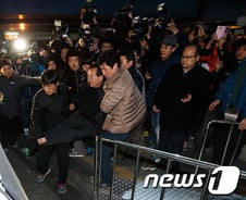 [현장] '압구정 인질극' 3시간...시민들 공포·호기심 