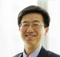 최태원 회장, SK하이닉스서 22억 받아…박성욱 사장은 6.9억