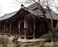 '후손 자살·술파티 별장…' 외암고택 경매나온 사연은?