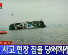 진도 여객선 생존자 "움직이지 말라는 방송 나왔다"…'논란'