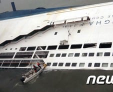 숨진 여승무원 "끝까지 남아 대피 도와"