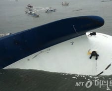 [녹취파일] 침수 5분도 안돼 "배 넘어간다, 이동 불가!"