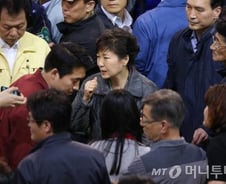 대통령에 "잠수부 500명 투입"… 가족들 "거짓말!"