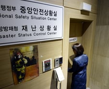 사고에 울고, 정부에 또 우는 부모들