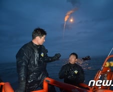 해경 "민관 잠수부 동원 40회 선체 진입 시도한다"(상보)