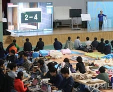 세월호 수색 본격화, 가족들 "기적 일어나길"