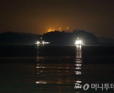 세월호 식당 출입문 개방 실패…부유물로 수색 난항(상보)