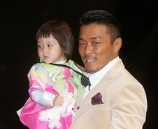 [단독]추성훈 가족, 세월호 침몰 5천만원 기부 "가슴 아프다"