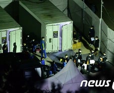 실종자 가족 "신원 확인 한꺼번에 하겠다"