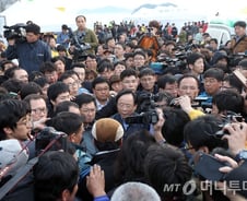 팽목항 8시간 항의…대책본부 "수색·지원 최선 다하겠다"(상보)