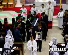 세월호 침몰 최초 신고자 故 최덕하 군, 눈물의 발인