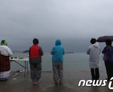 진도 팽목항 "하늘이시여"…하늘도 도와주지 않는 날씨