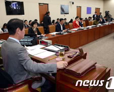 KBS사장 후보 인사청문회 의무화 방송법안 통과