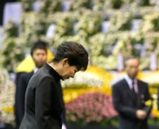 朴대통령 세월호 분향소 조문 '연출' 의혹…"사실 아냐"