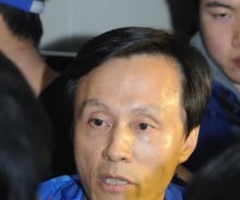 '세모 근무경력 논란' 이용욱 전 국장 대기발령