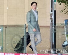 [단독]이재용 부회장, '연휴가 기회다'..美 시장 공략차 출국