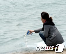 "카네이션 달아주던 아들, 이제는 남겨진 편지로나…"