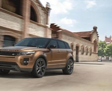 주변의 시선을 의식하고 싶다면.... 레인지로버 이보크