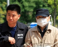 [단독] 김한식 13시간만의 영장…檢 '결정적 증거' 잡았다 