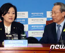 朴정무수석 "KBS보도국장 사임, 회사에 조치부탁한 결과" 