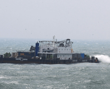 사고 해역 풍랑주의보…30시간 넘게 선체 수색 못해