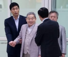 [단독]이건희 회장, 급성심근경색 시술후 에크모로 회복중