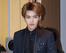 [단독]SM "콘서트 강행, '연락두절' 크리스 참석 불투명" 