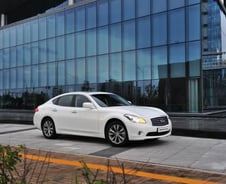 인피니티 Q70 3.0d, 남심을 자극하는 경주마