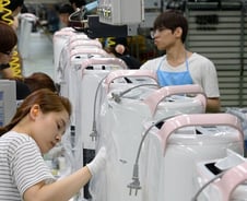 12초에 1대씩…LG전자 창원공장은 지금 '전쟁터'