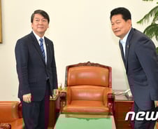 [사진][단독]안철수 공동대표실 방문한 송영길