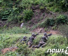 임 병장 추격때 빈총 든 '관심병사'도 투입