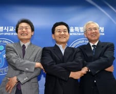 고승덕·문용린·조희연 선거 후 첫 만남 '화합의 악수'