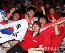[사진]승리의 희망 가득한 붉은악마들!
