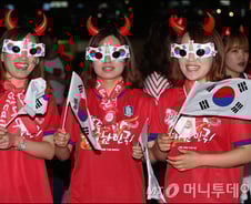 [사진]태극기 안경이 포인트!