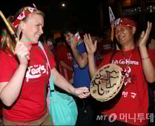[사진]외국인도 흠뻑빠진 대한민국 응원전!
