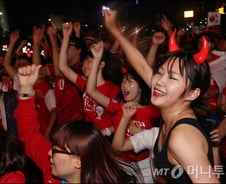 [사진]뜨거운 광화문의 응원열기!