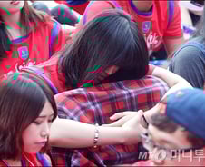 [사진]'아쉬움에 고개 숙이고'