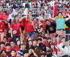 [사진]득점에 기뻐하는 벨기에 응원단