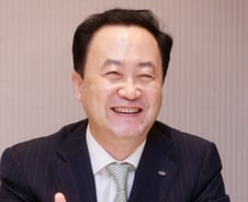 한국인 최초 와튼스쿨 의료경영학 박사, 정기택 원장은 누구?