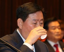 최경환 "LTV·DTI 규제완화 합리적 검토"