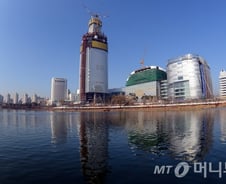 [뉴스&팩트]석촌호수 물빠짐, "제2롯데월드 때문이라고?"