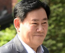 최경환 "활력잃은 주택·금융시장 정상화 시킬것"