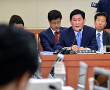 최경환 "부가세·법인세 등 직접 증세는 안할 것"