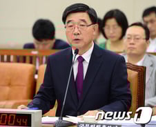 이기권 "대화 통해 전교조 사태 해결 노력"